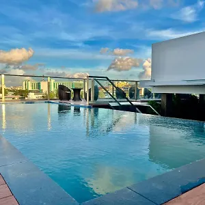  Hotel Q-white Crescent India