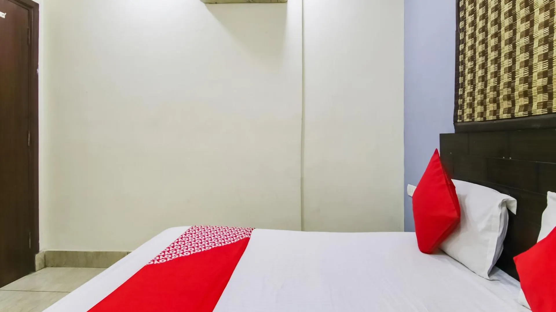 Hotel O Shoolin Residency Delhi  3*, Delhi (National Capital Territory of India)
